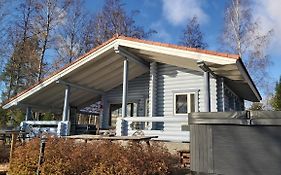 Järvenrantamökki Himoksella poreammeella